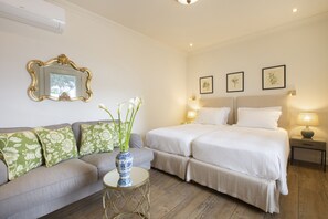 Standard Room (with Rollaway Bed) | Minibar, caja de seguridad en la habitación y insonorización 