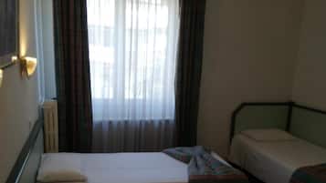 Coffres-forts dans les chambres, bureau, fer et planche Ă repasser