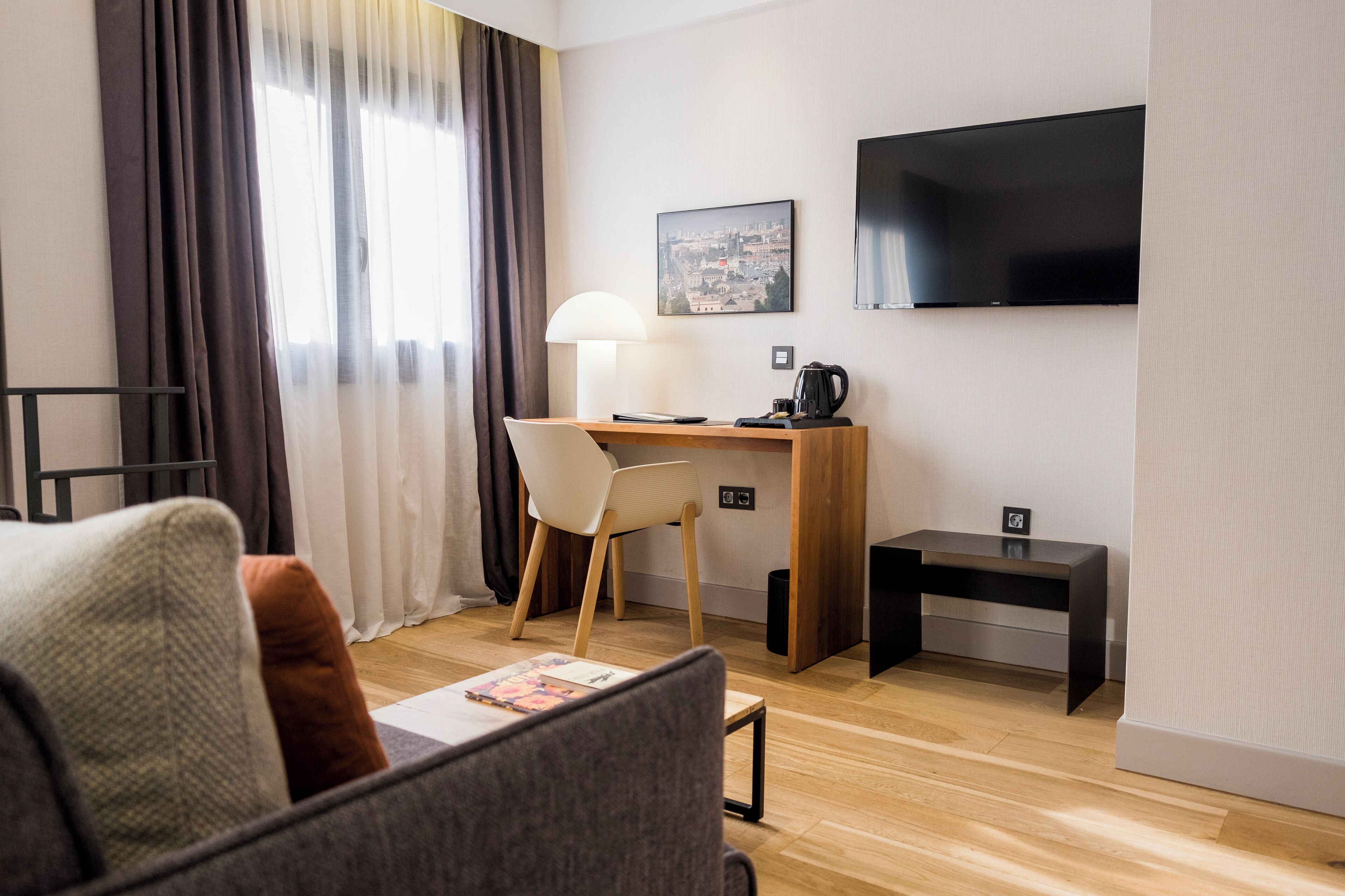 family room | minibar, in-room safe, desk, laptop workspace