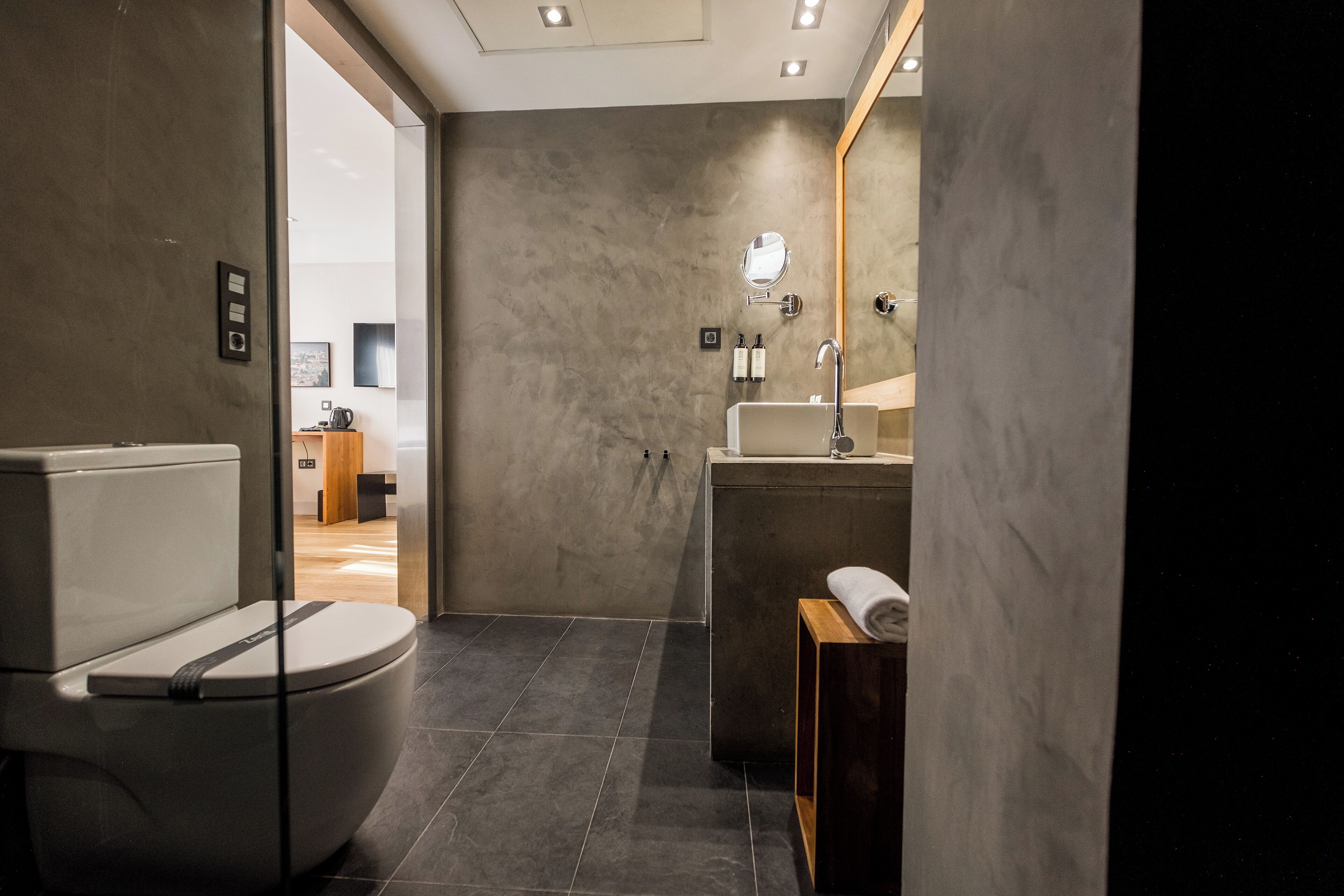 family room | bathroom | shower, eco-friendly toiletries, hair dryer, towels