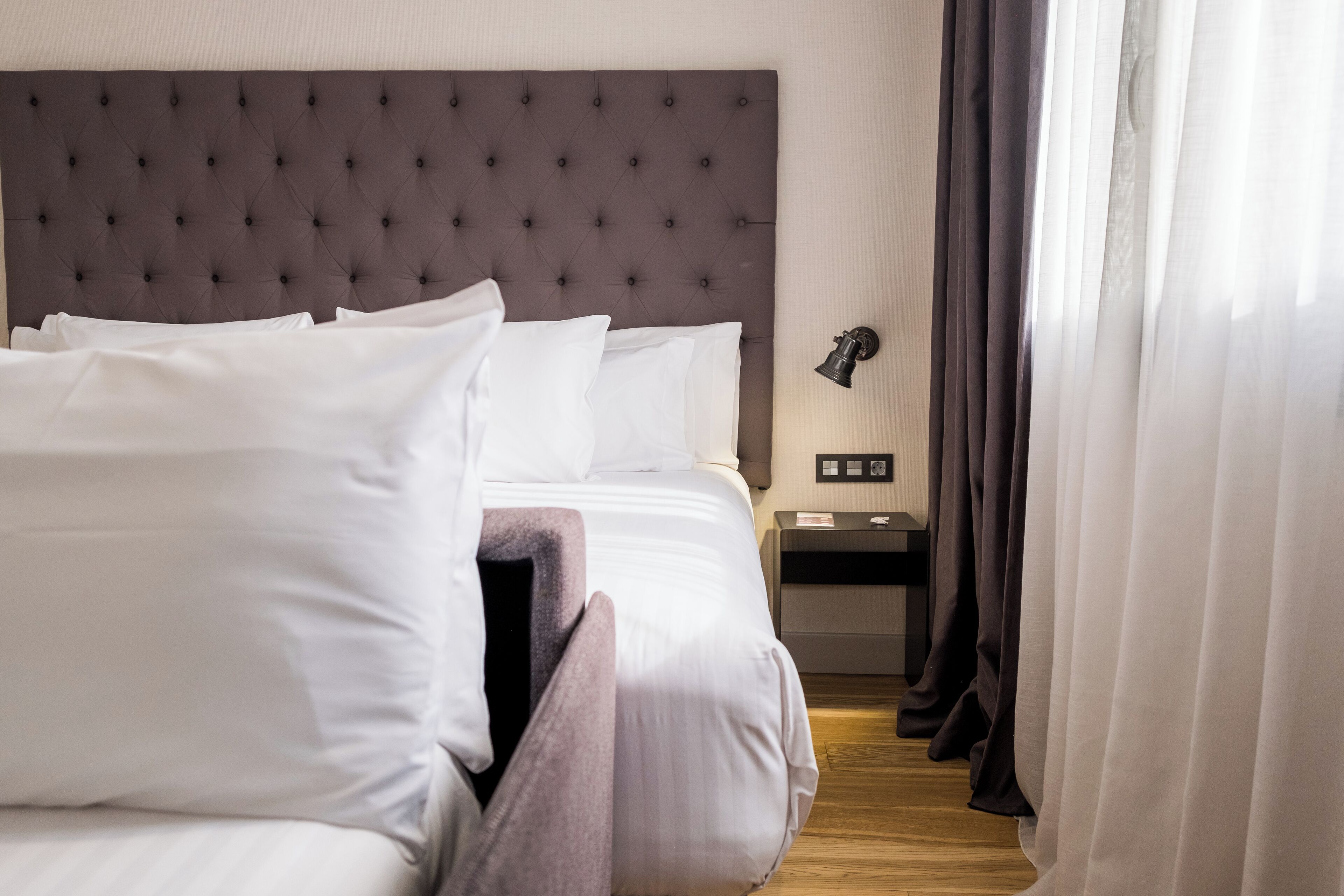 family room | minibar, in-room safe, desk, laptop workspace