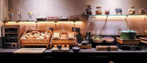 Petit déjeuner buffet (16 EUR par personne)