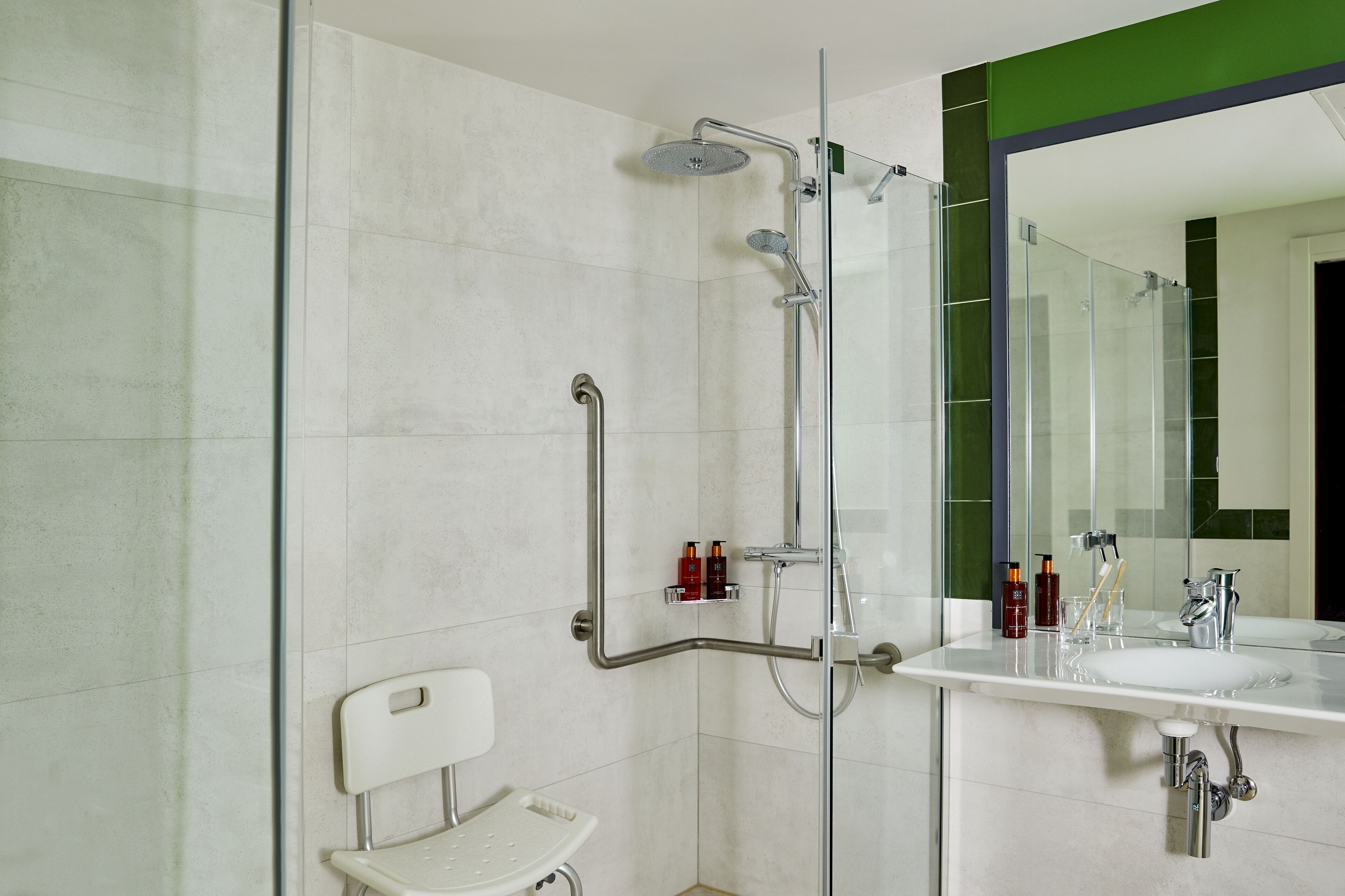 room, 2 single beds | bathroom | shower, free toiletries, hair dryer, bathrobes