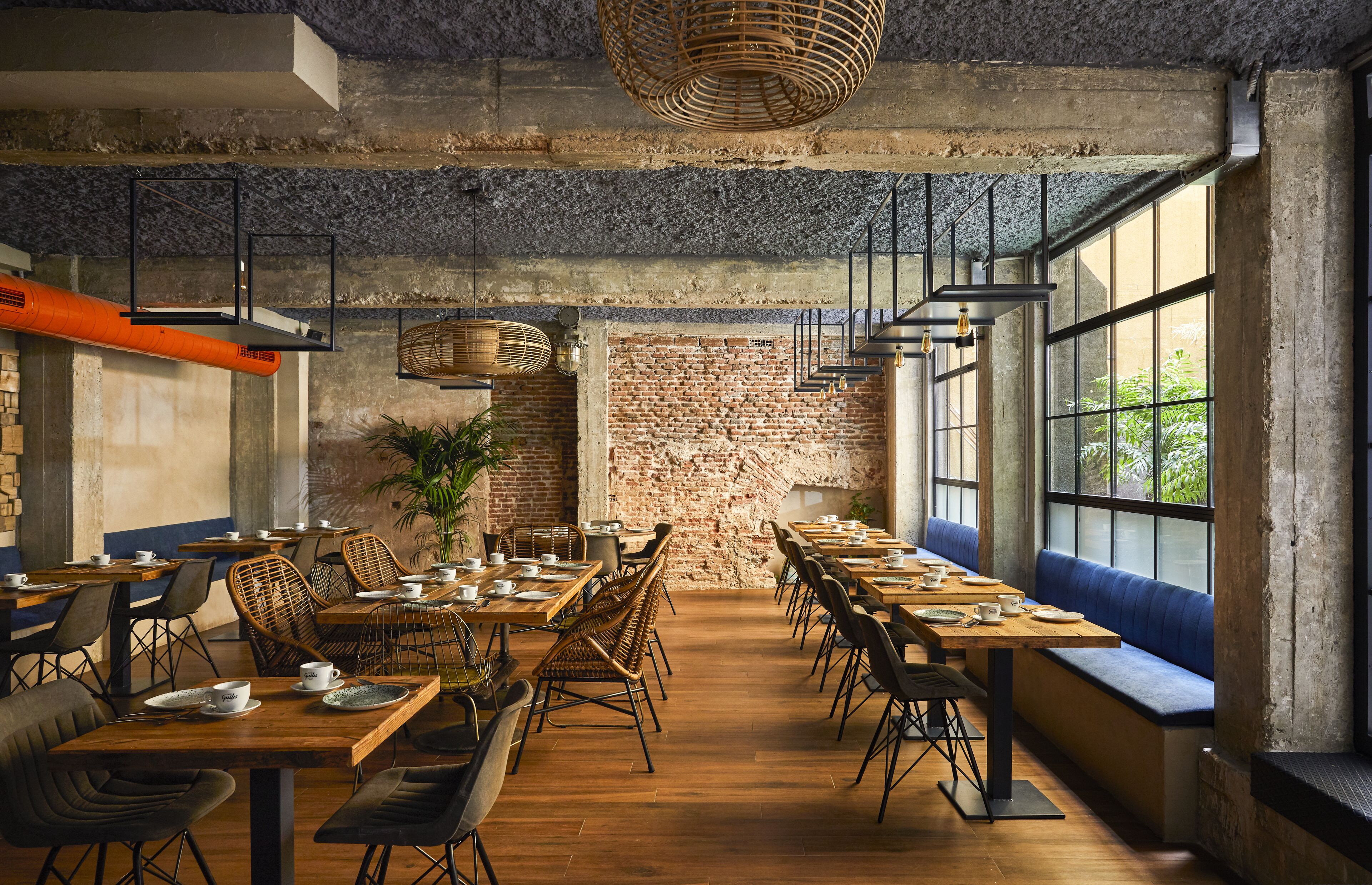 Petit déjeuner continental (9 EUR par personne)