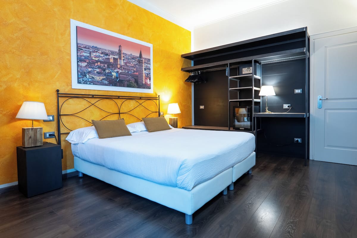 Superior Double Room Single Use | 1 bedroom, minibar, in-room safe, desk