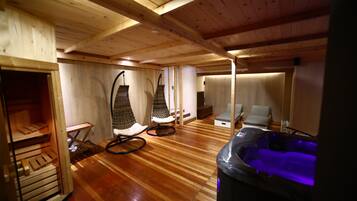 Indoor spa tub