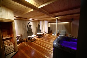 Indoor spa tub