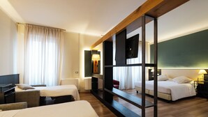 A hotel room with two beds, a desk, a chair, and a large mirror. - Hotel Italia (Verona)