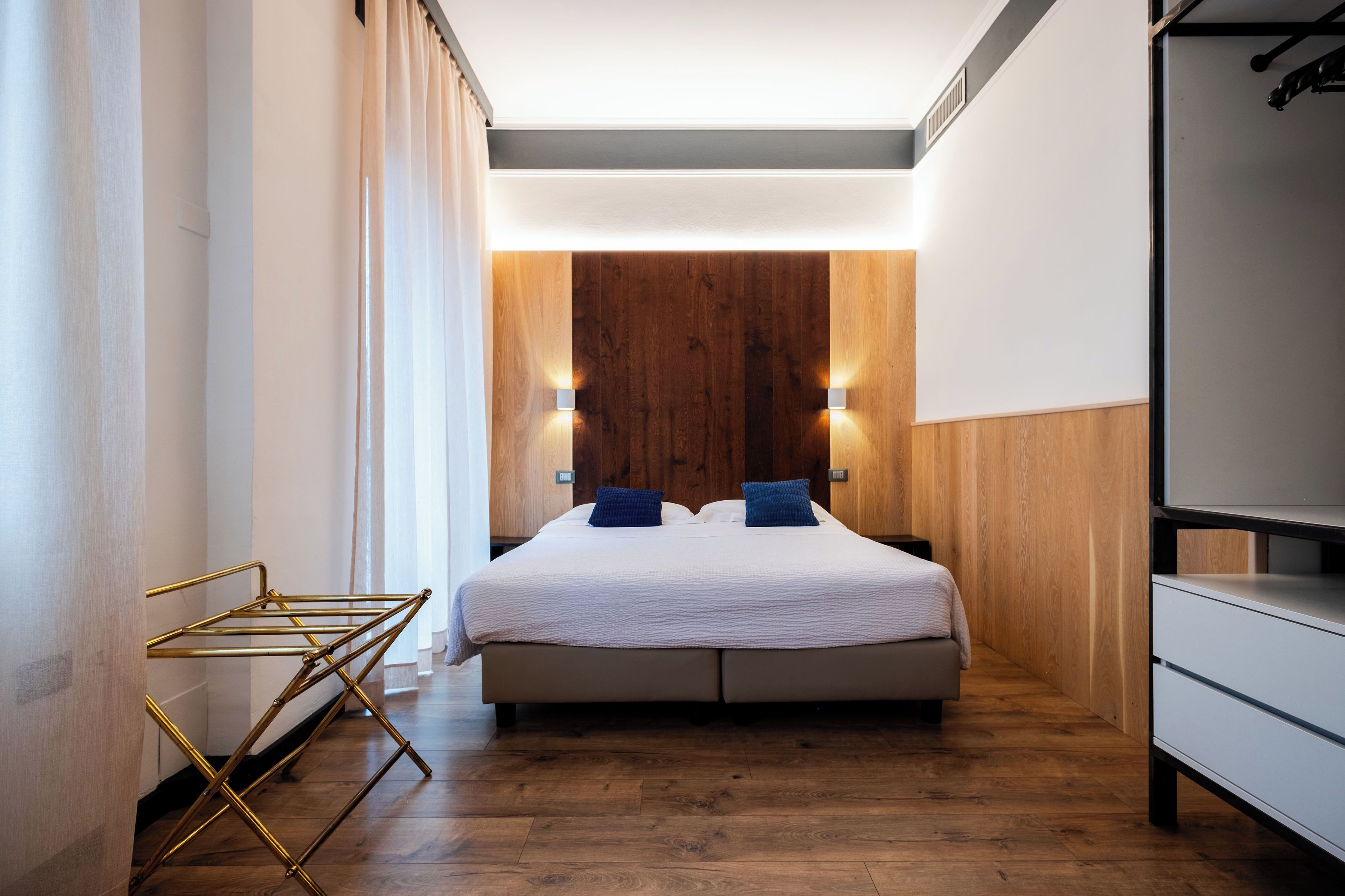 迷你吧、客房內保險箱、書桌、筆電工作空間