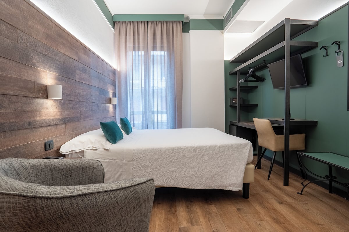 Standard Double Room | 1 bedroom, minibar, in-room safe, desk