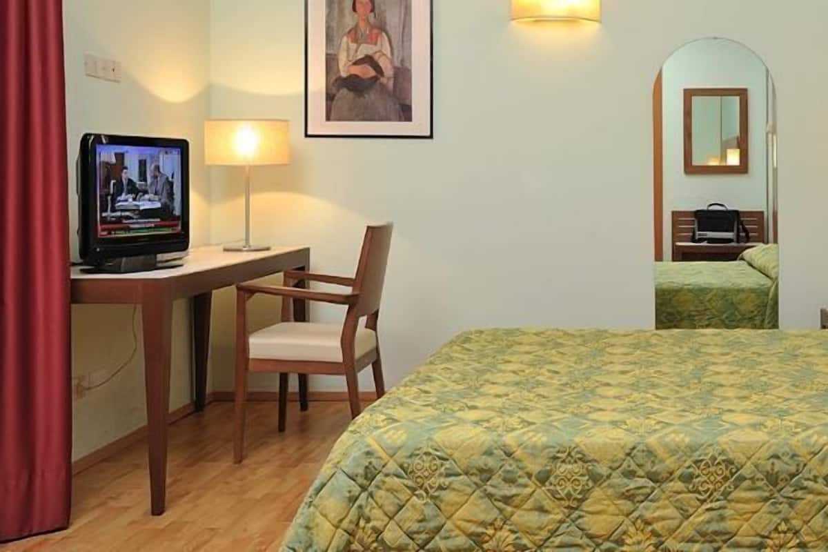 Minibar, in-room safe, desk, soundproofing