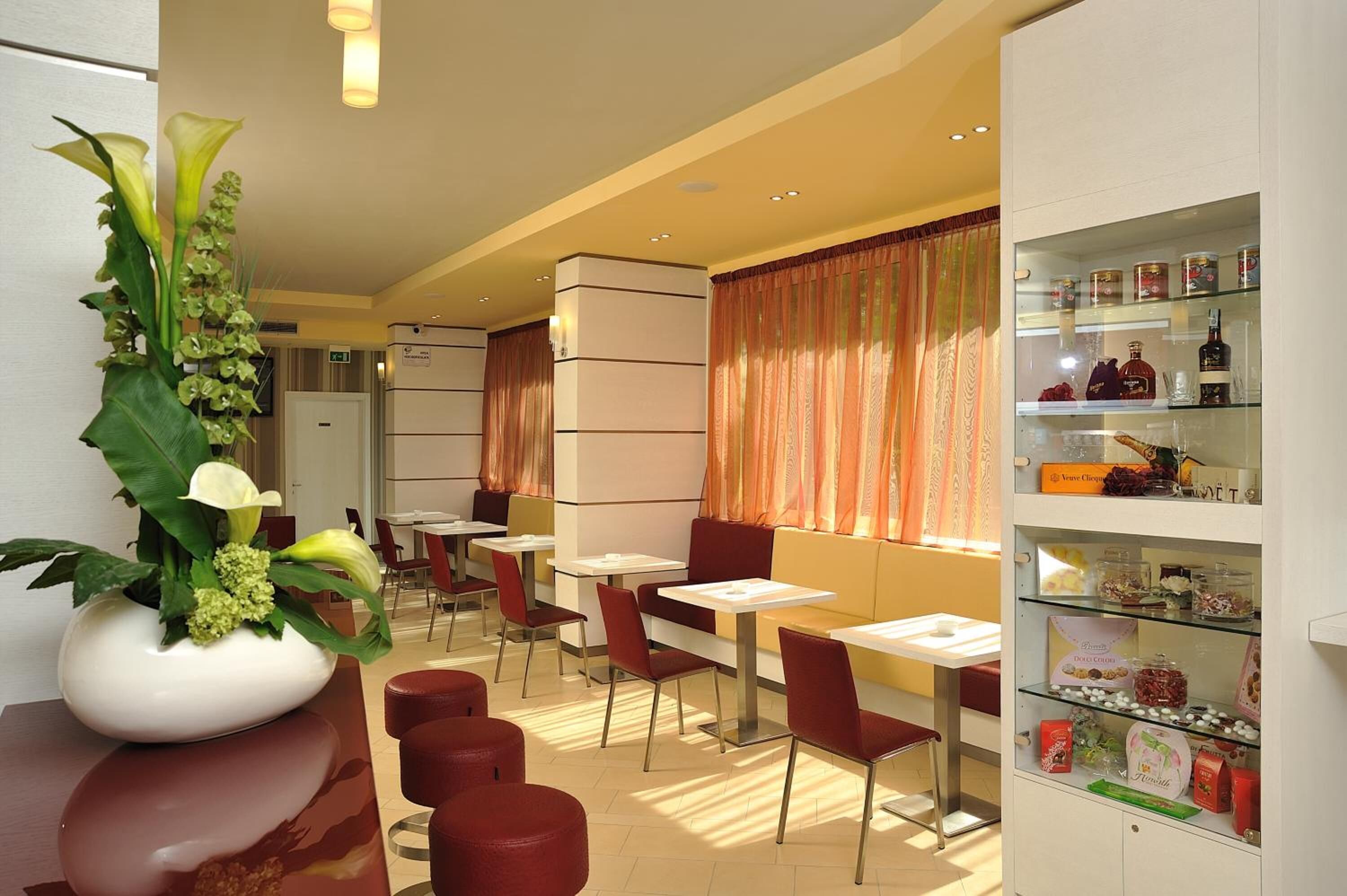 lunch and dinner served