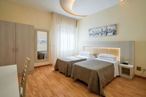 迷你吧、客房內保險箱、書桌、隔音