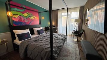 Kamar Double Comfort untuk 1 Orang, pemandangan kebun | Seprai antialergi, brankas, didekorasi berbeda-beda, dan meja kerja