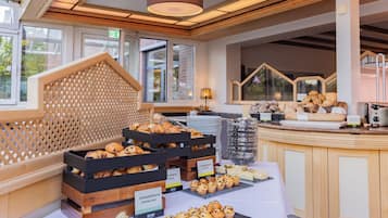 Daily buffet breakfast for a fee