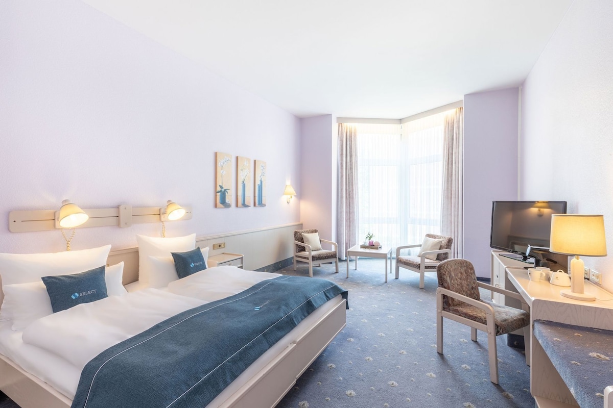 Luxe beddengoed, een minibar, een kluis op de kamer, een bureau