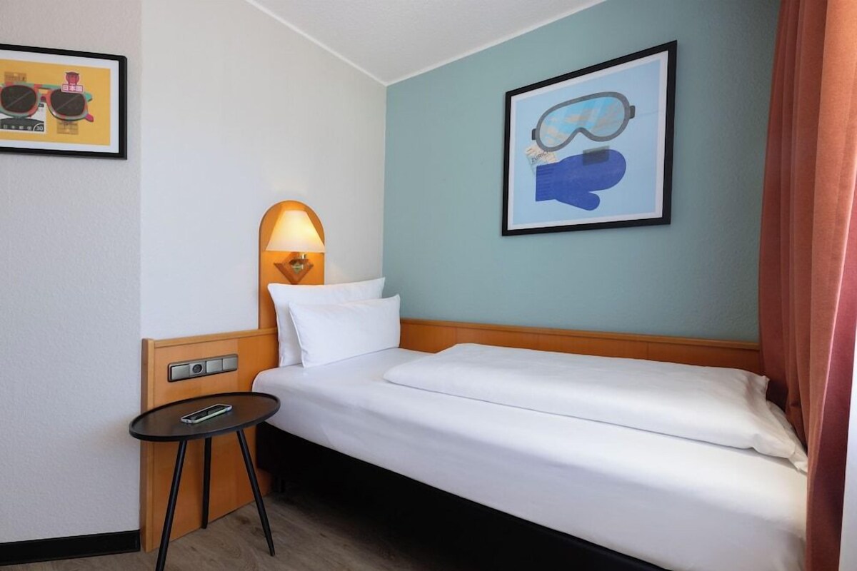 Luxe beddengoed, een minibar, een kluis op de kamer, een bureau