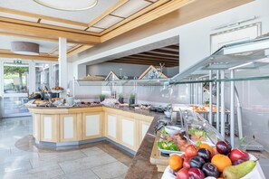 Daily buffet breakfast (EUR 16 per person) - Hotel Elisenhof (Moenchengladbach)