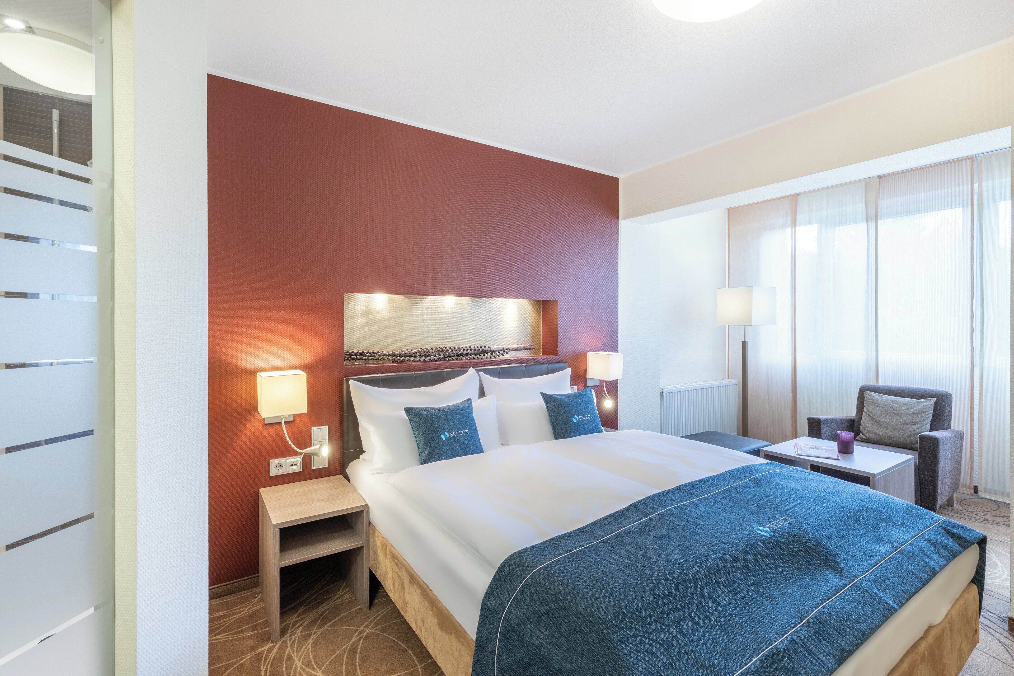 premium bedding, minibar, in-room safe, desk