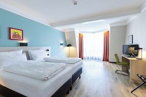 Superior Room, 1 Double Bed, Non Smoking | Premium bedding, minibar, in-room safe, desk - Hotel Elisenhof (Moenchengladbach)