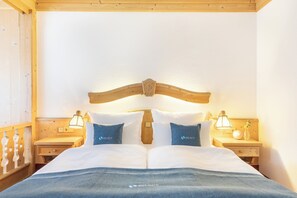 Habitación superior, 1 cama matrimonial, para no fumadores | Ropa de cama de alta calidad y minibar