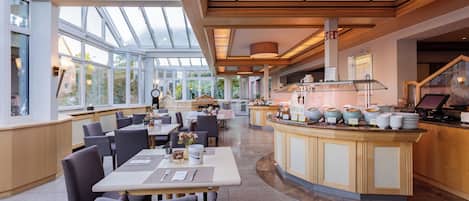 Daily buffet breakfast for a fee