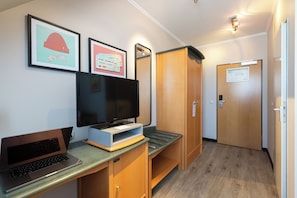 Comfort Room, 1 Single Bed, Non Smoking | Premium bedding, minibar, in-room safe, desk - Hotel Elisenhof (Moenchengladbach)