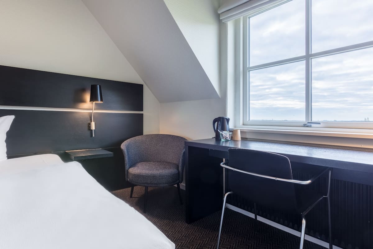 Allergiatestatut vuodevaatteet, työpöytä, pimennysverhot, vauvansängyt