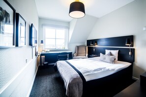 Standard Single Room | Hypo-allergenic bedding, desk, blackout drapes, cribs/infant beds