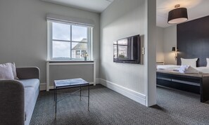 Suite, 1 très grand lit et 1 canapé-lit, non-fumeur