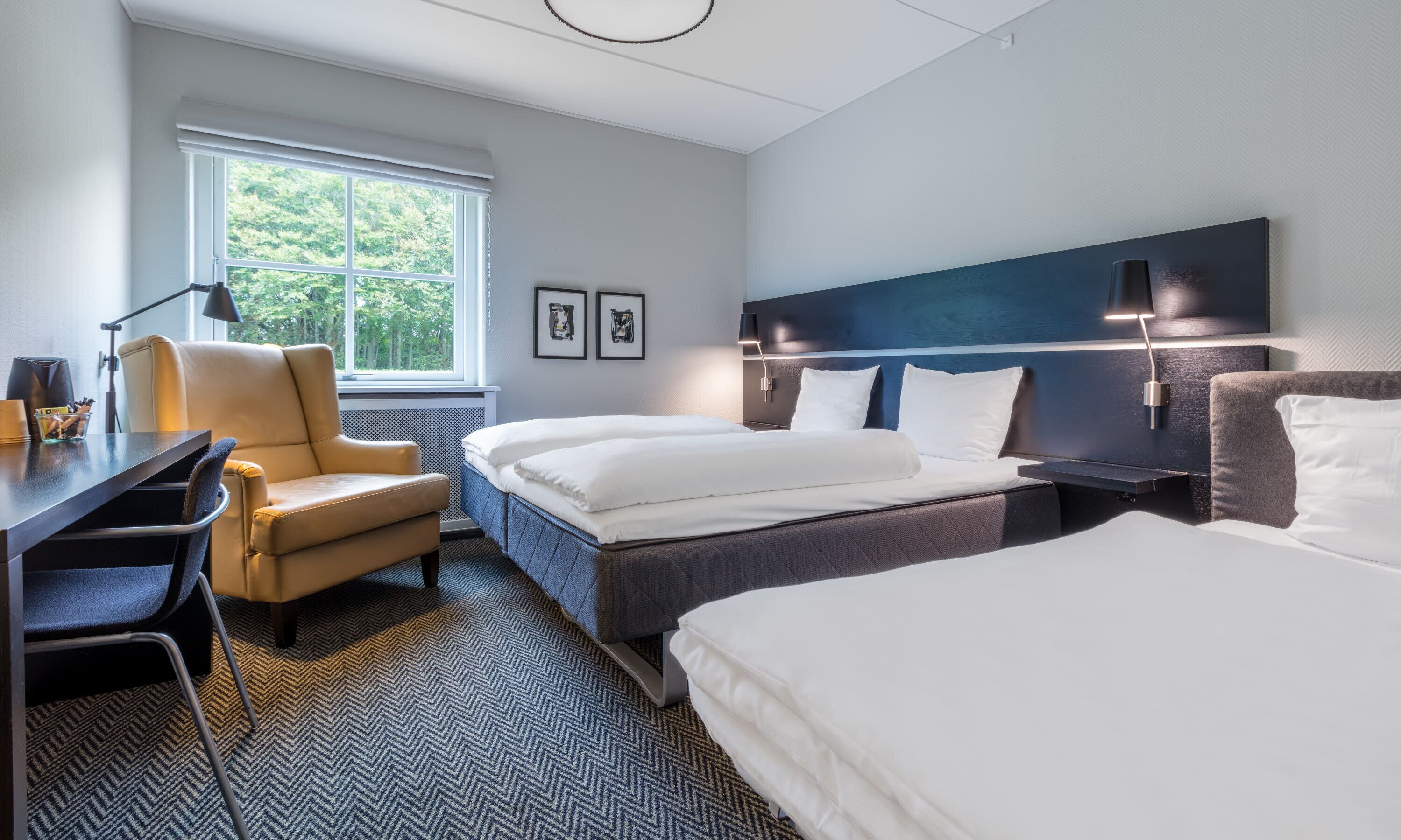 hypo-allergenic bedding, desk, blackout curtains, cots/infant beds