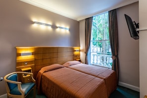Classic Twin Room | In-room safe, desk, free WiFi, bed sheets - Nayland Hotel (London)