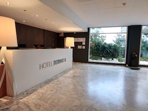 Reception - Hotel Bernat II (Calella)