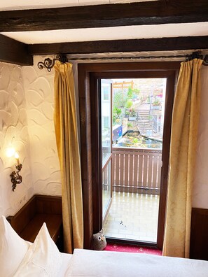 2 bedrooms, minibar, in-room safe, desk