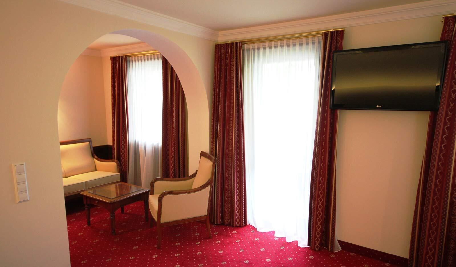 junior suite (main building) | 2 bedrooms, minibar, in-room safe, desk