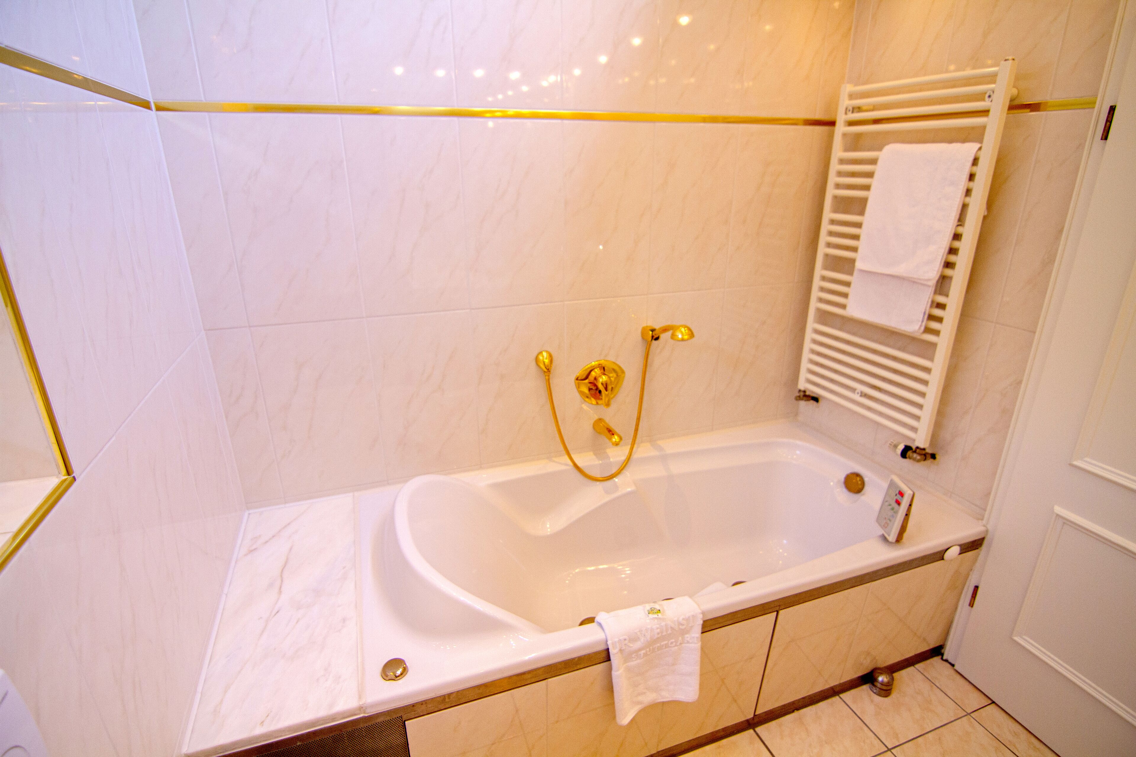 junior studio (castle) | jetted bathtub