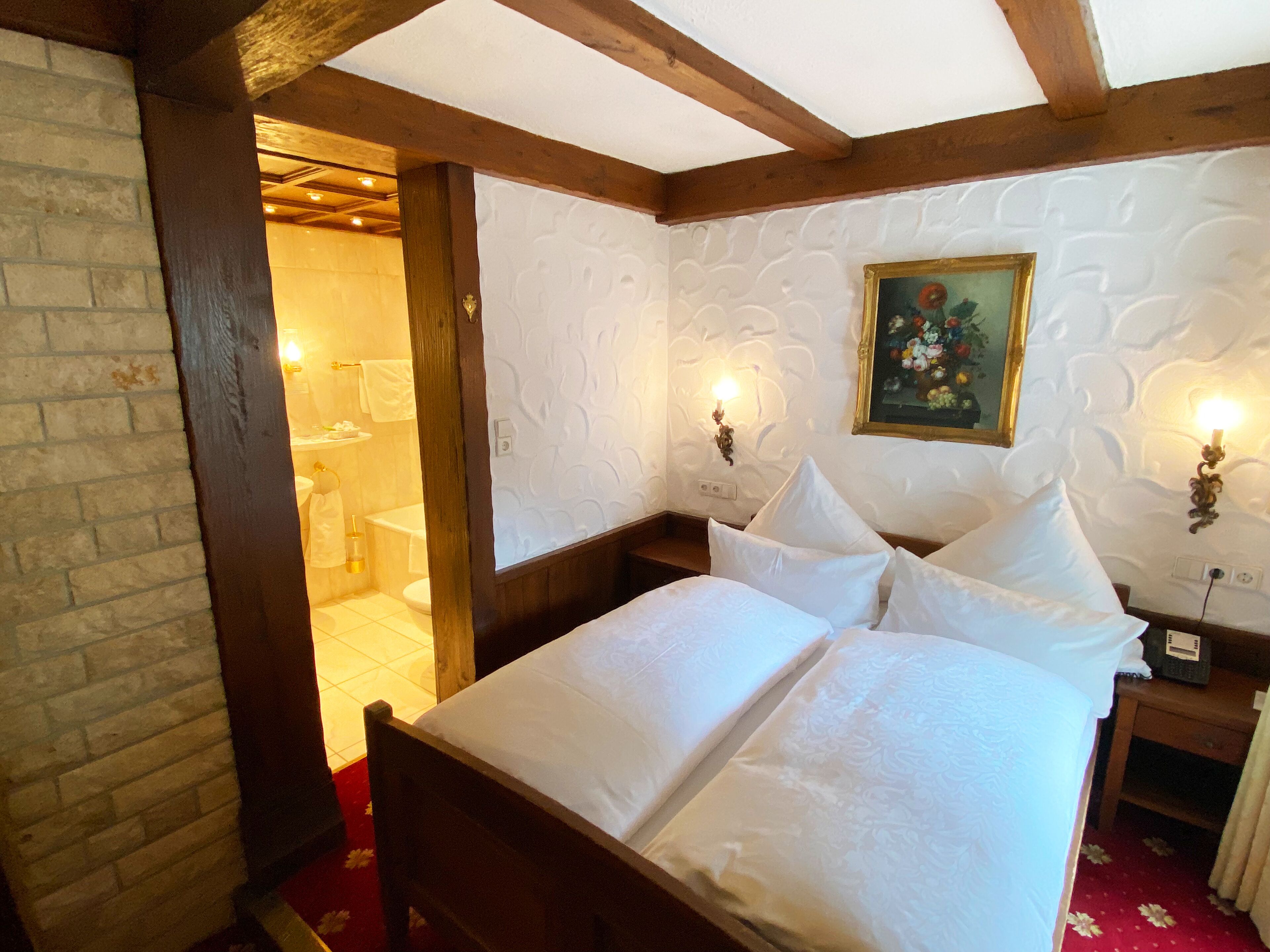 standard double room | 2 bedrooms, minibar, in-room safe, desk