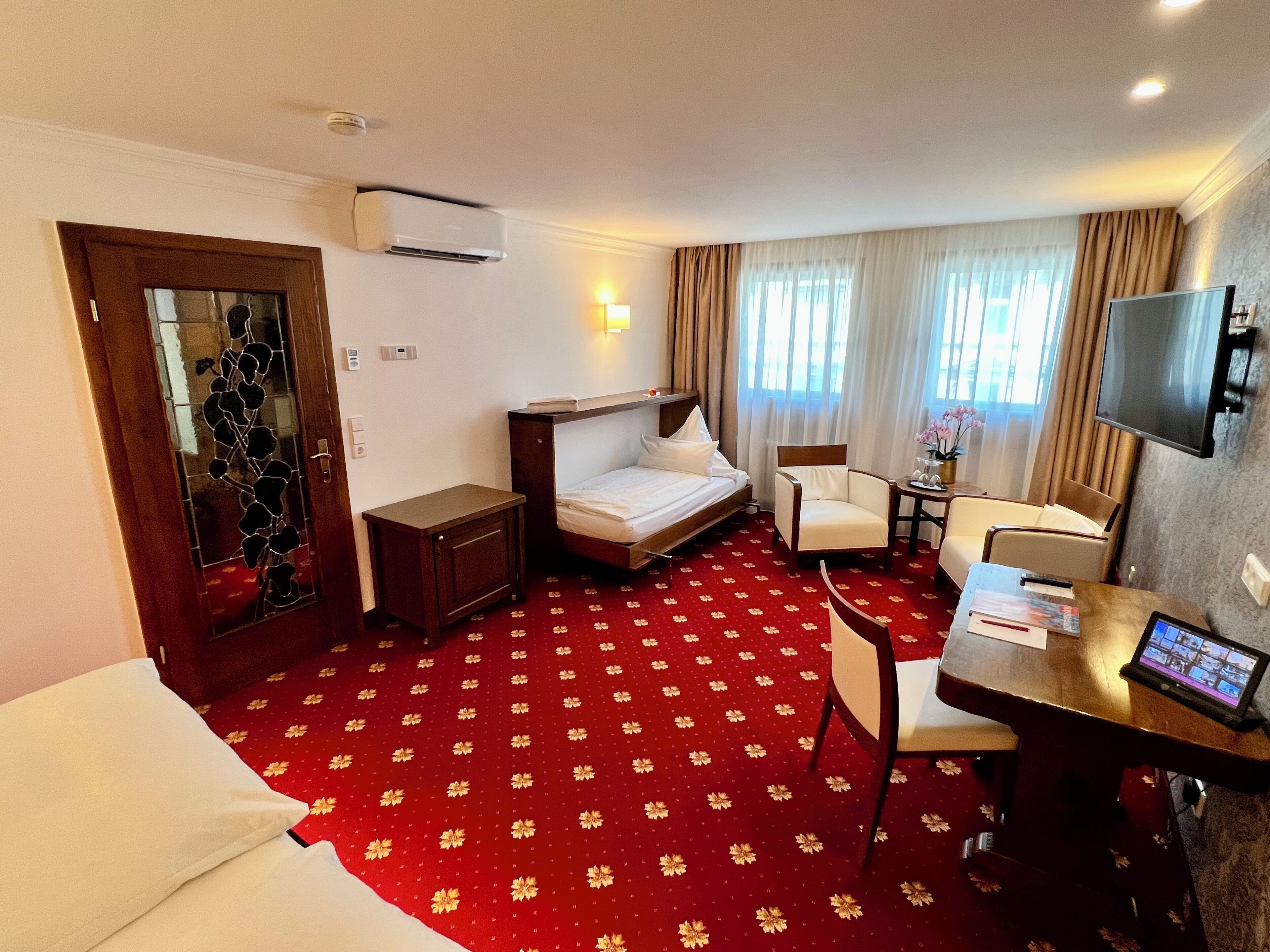 Comfort Triple Room | Minibar, in-room safe, desk, soundproofing