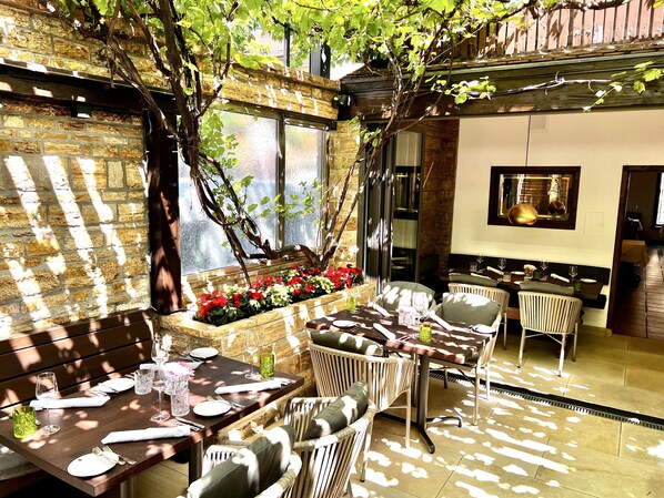 Breakfast, dinner served; international cuisine, al fresco dining 