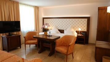 Minibar, in-room safe, desk, soundproofing