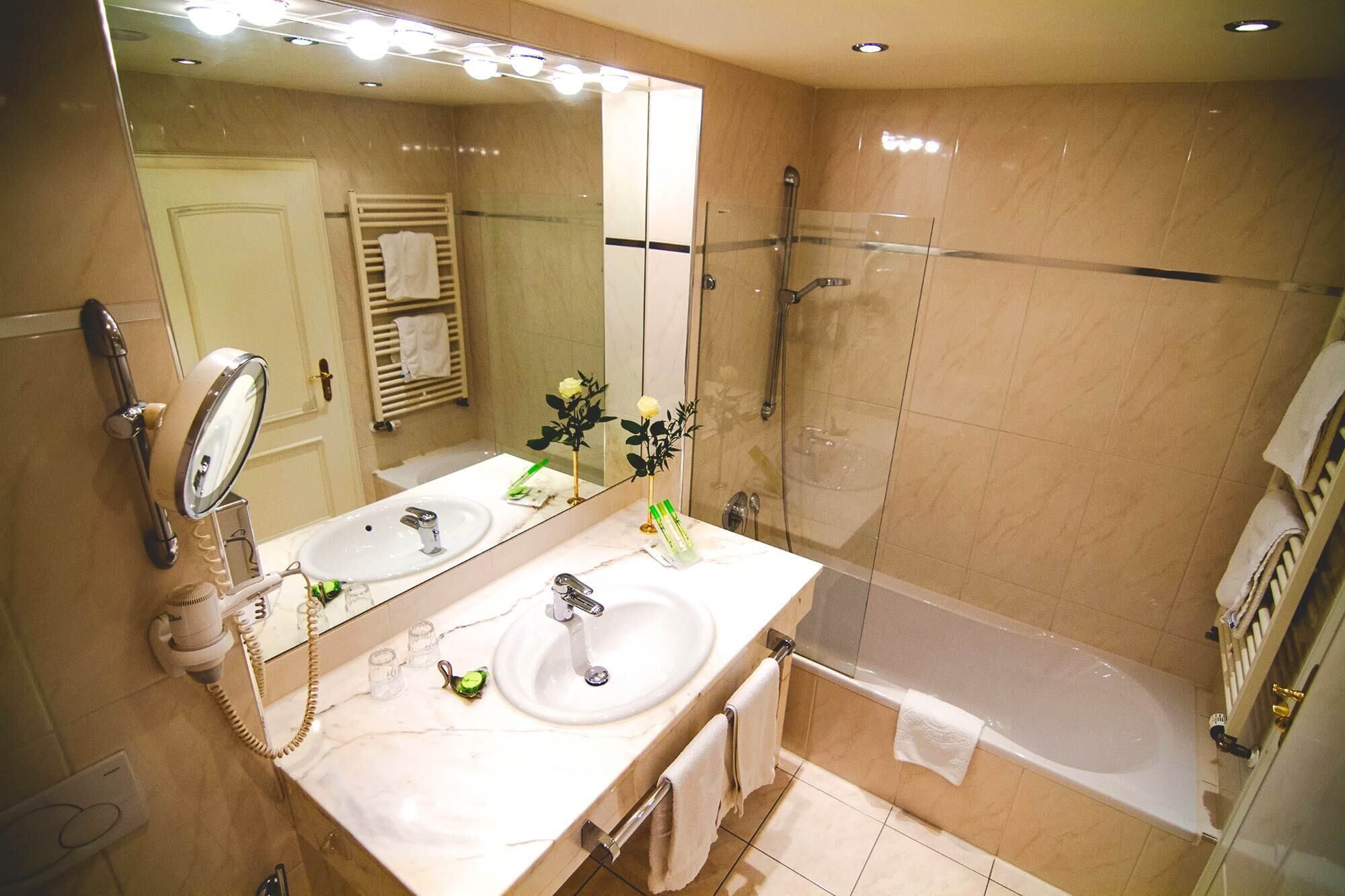 comfort double room (castle) | bathroom | free toiletries, hair dryer, bathrobes, slippers