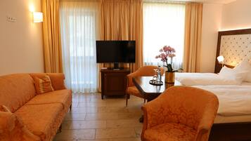 Comfort Apartment | Minibar, in-room safe, desk, soundproofing