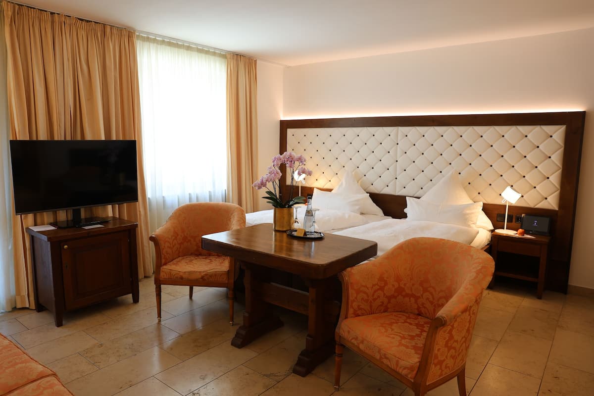 2 habitaciones, minibar y caja de seguridad en la habitación