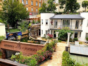 Junior Suite (Main Building) | Pemandangan balkoni