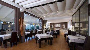 Petit déjeuner servi sur place