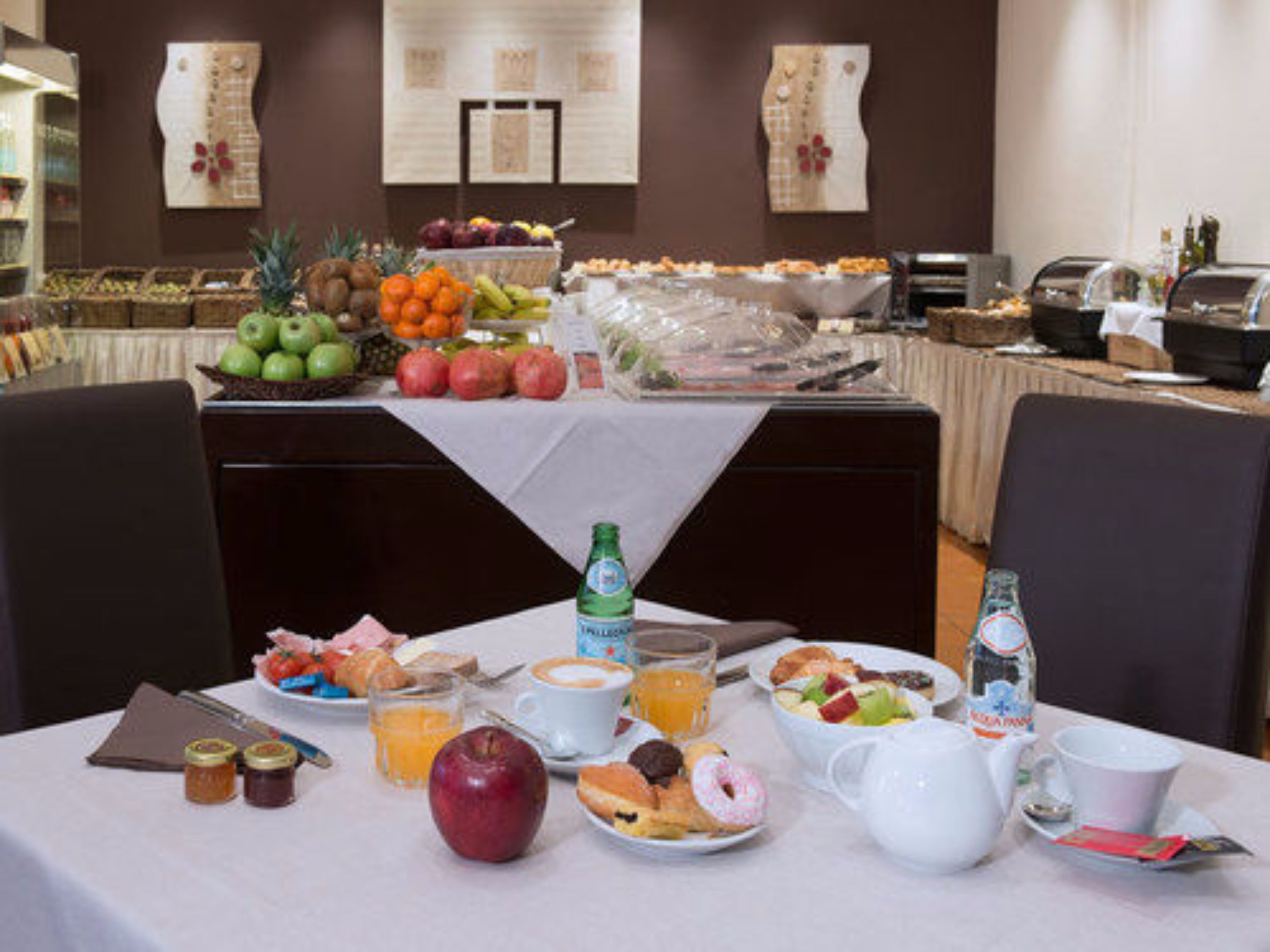 free daily breakfast