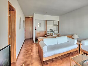 Minibar, caja de seguridad en la habitación y cortinas blackout 