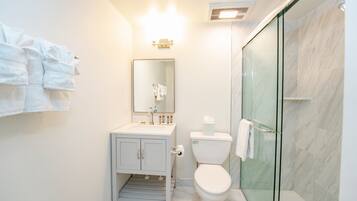 Superior Single Room, Balcony | Bathroom