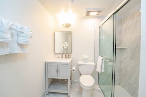 Superior Single Room, Balcony | Bathroom