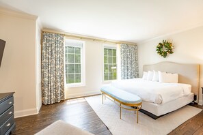 Standard Single Room, 1 King Bed | 1 bedroom, individually decorated, individually furnished